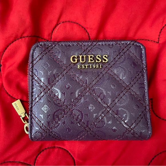 Guess Gaia Quilted Logo Wallet - Picture 2 of 3